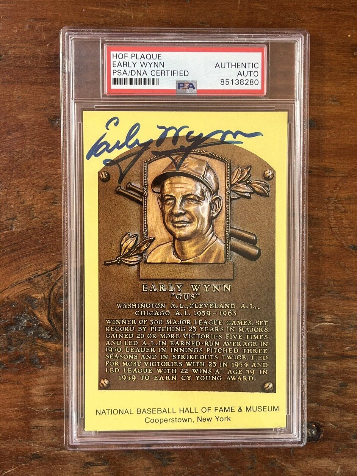 Early Wynn Signed HOF Post Card PSA Auto