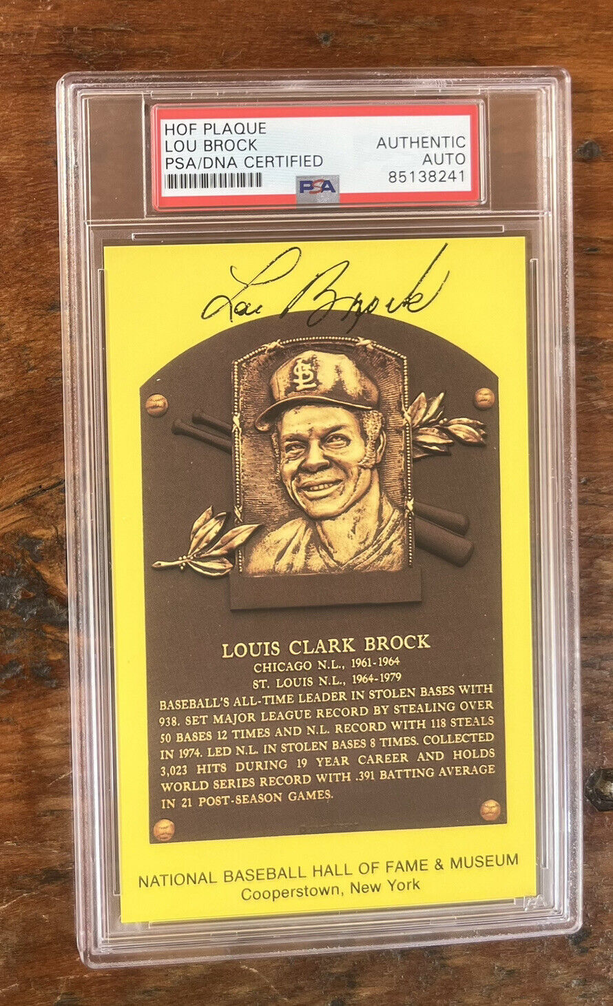 Lou Brock Signed HOF Post Card PSA Auto. Cardinals!